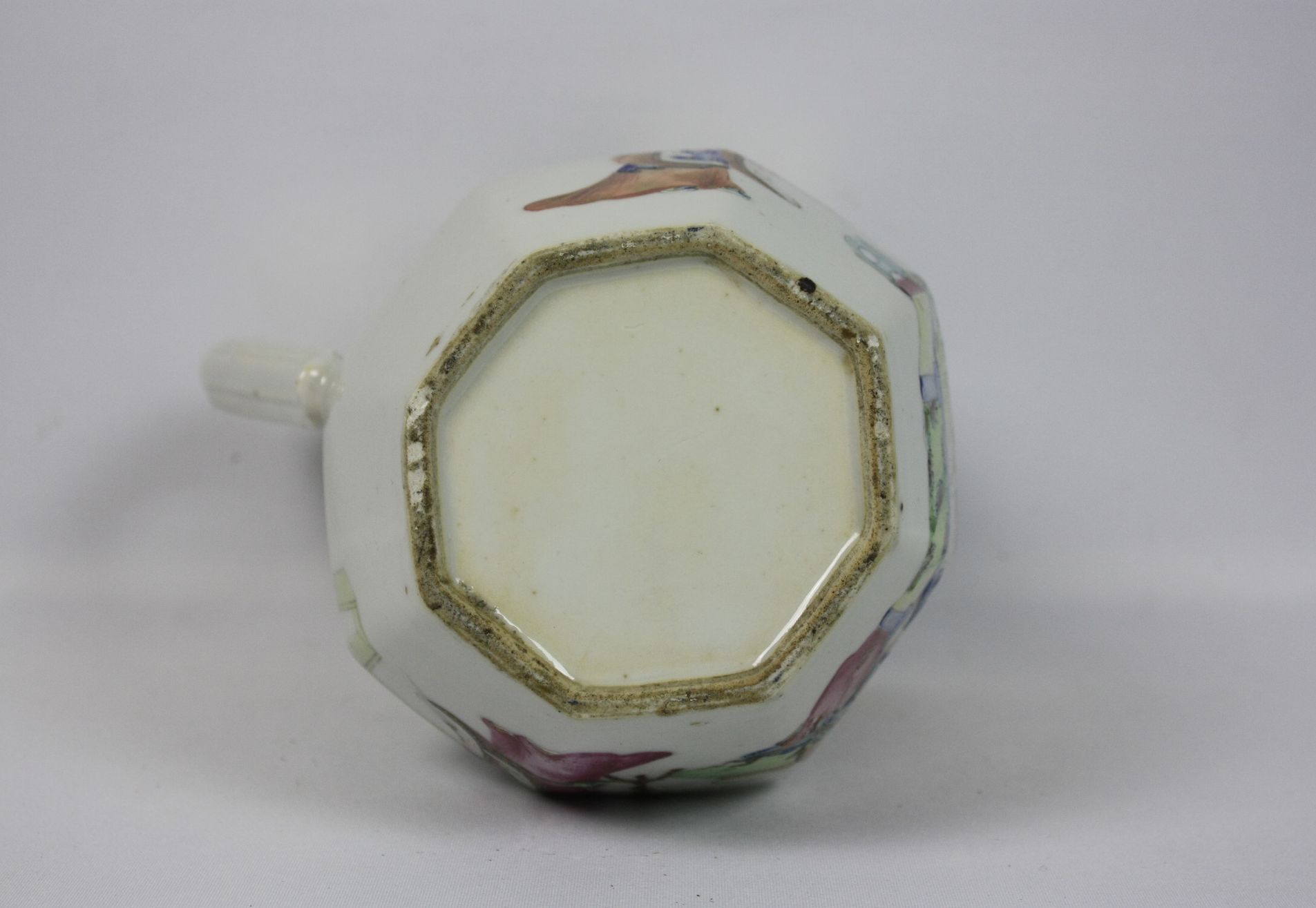 037 A large Chinese famille rose porcelain jug
