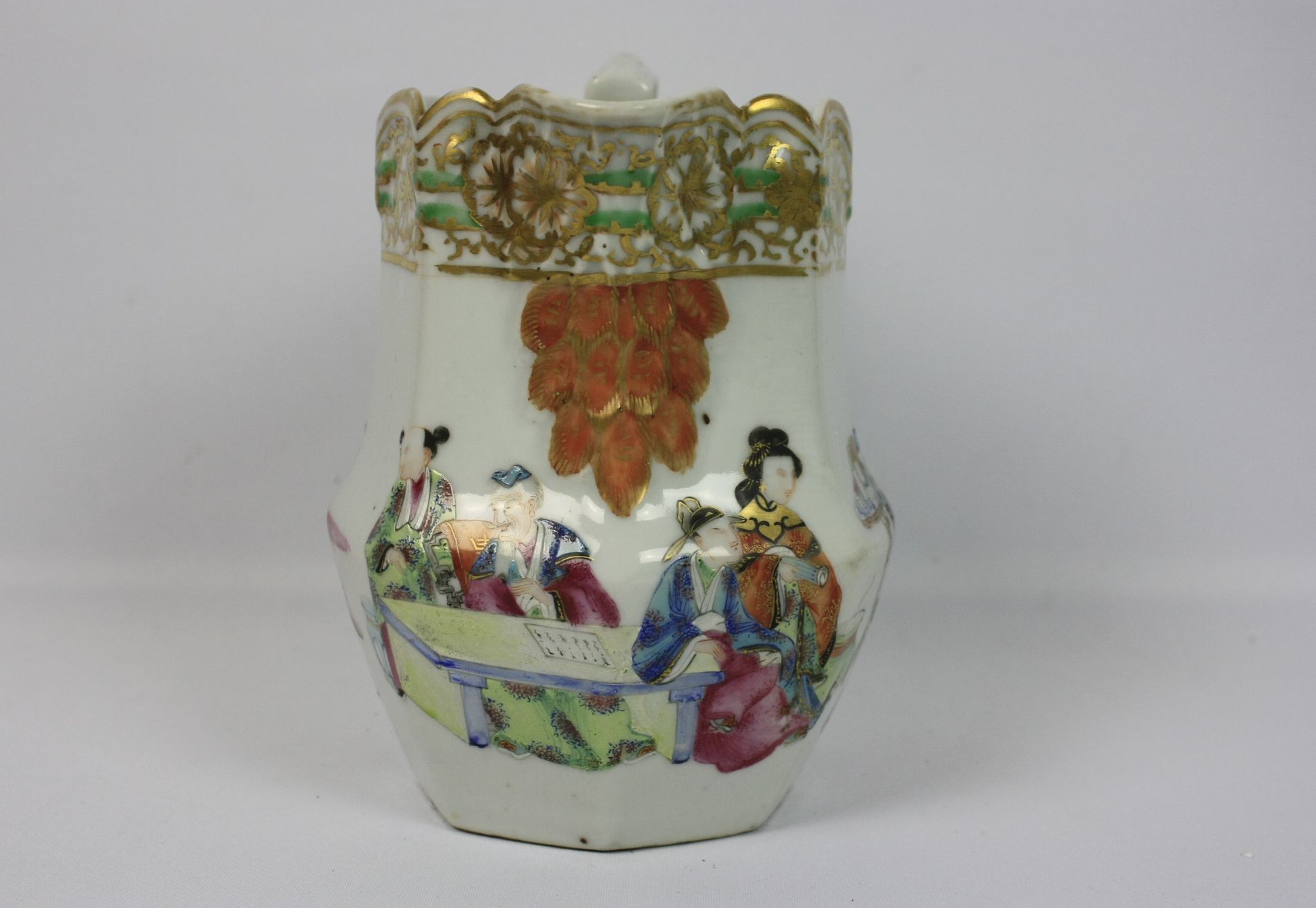 037 A large Chinese famille rose porcelain jug