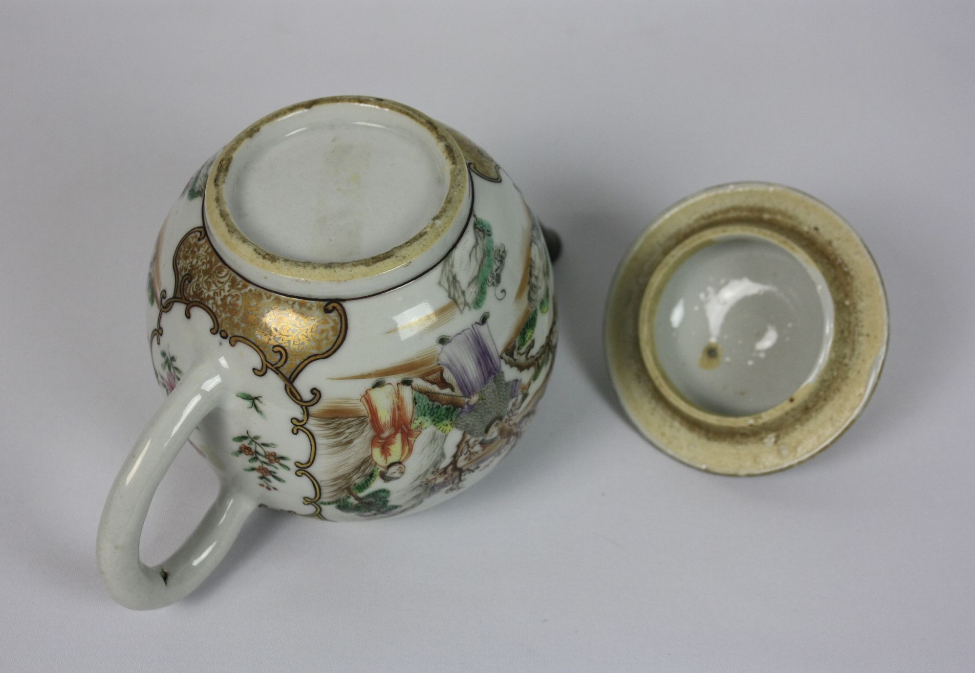 035 A Chinese famille rose porcelain teapot