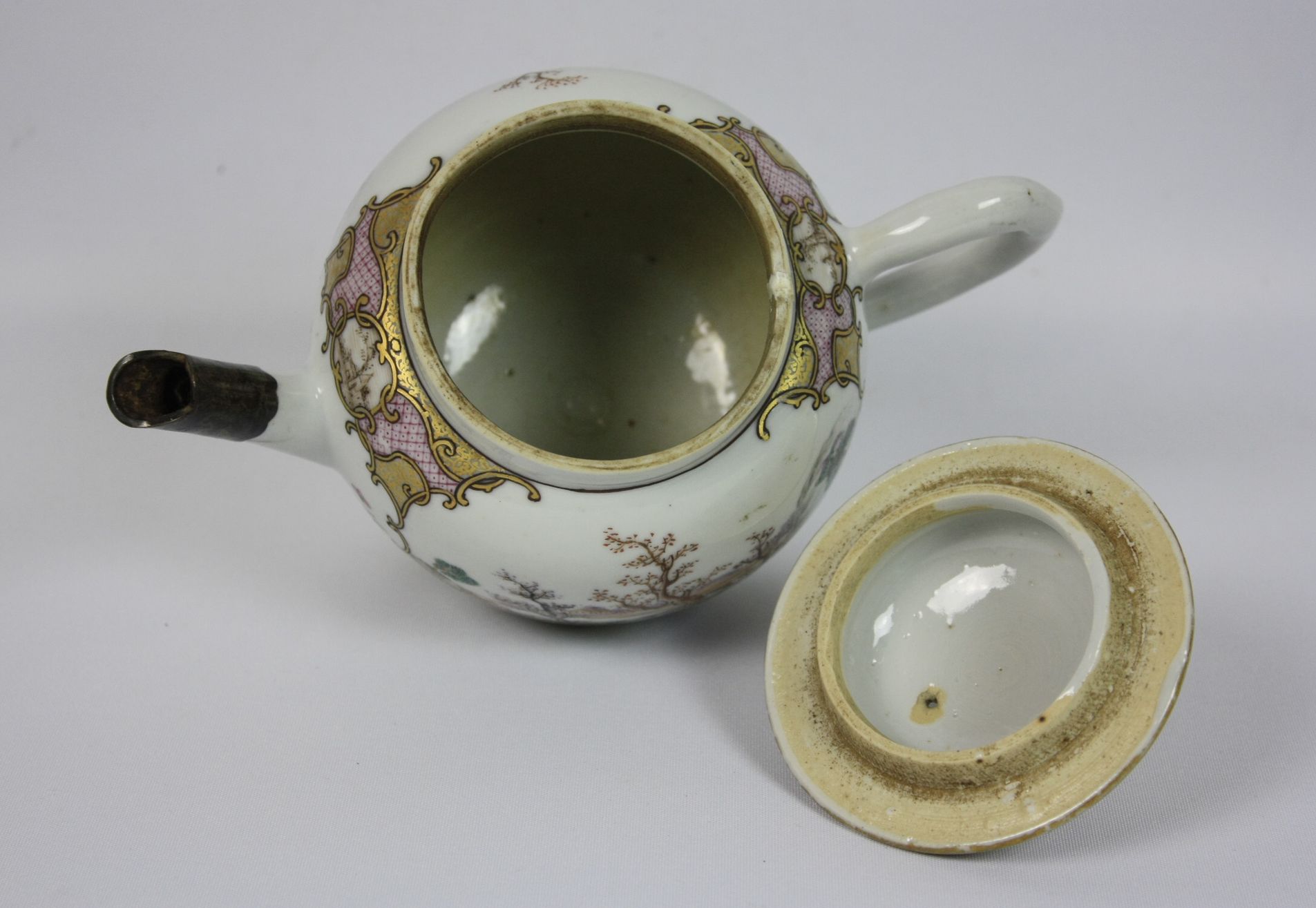 035 A Chinese famille rose porcelain teapot