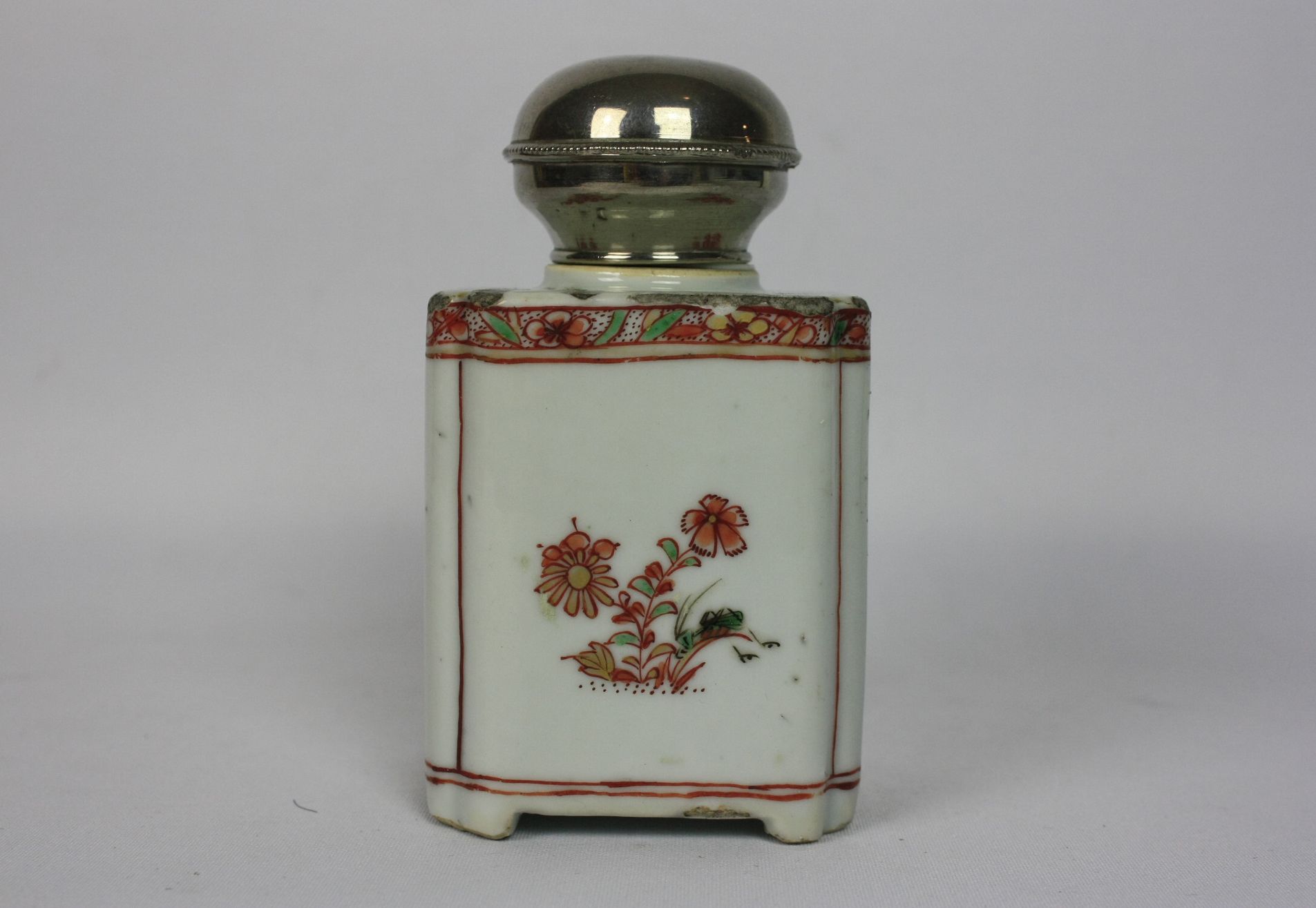 034 A Chinese porcelain tea caddy with silver lid