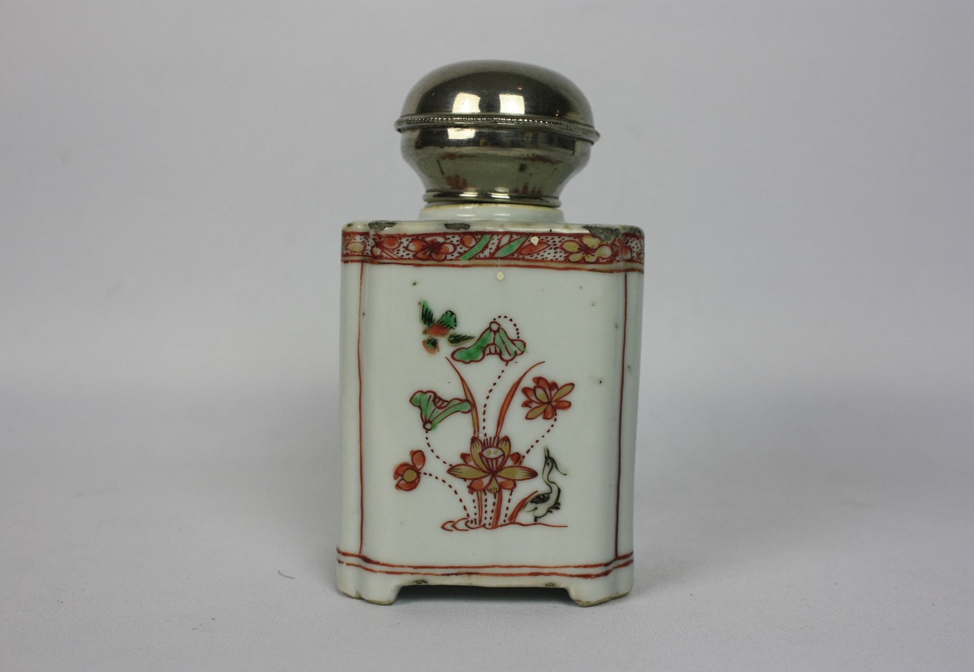 034 A Chinese porcelain tea caddy with silver lid