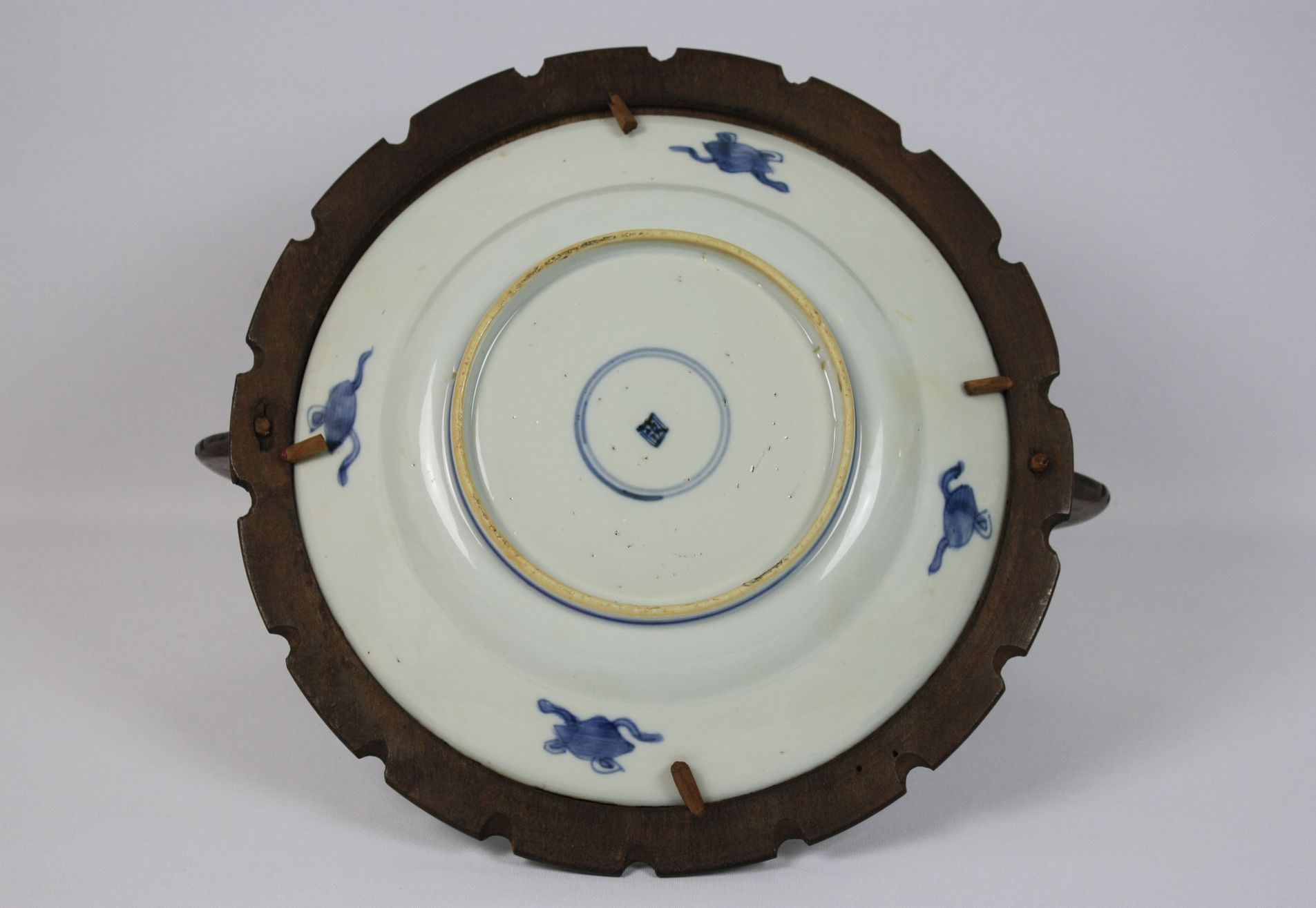 032 A Chinese blue and white porcelain dish