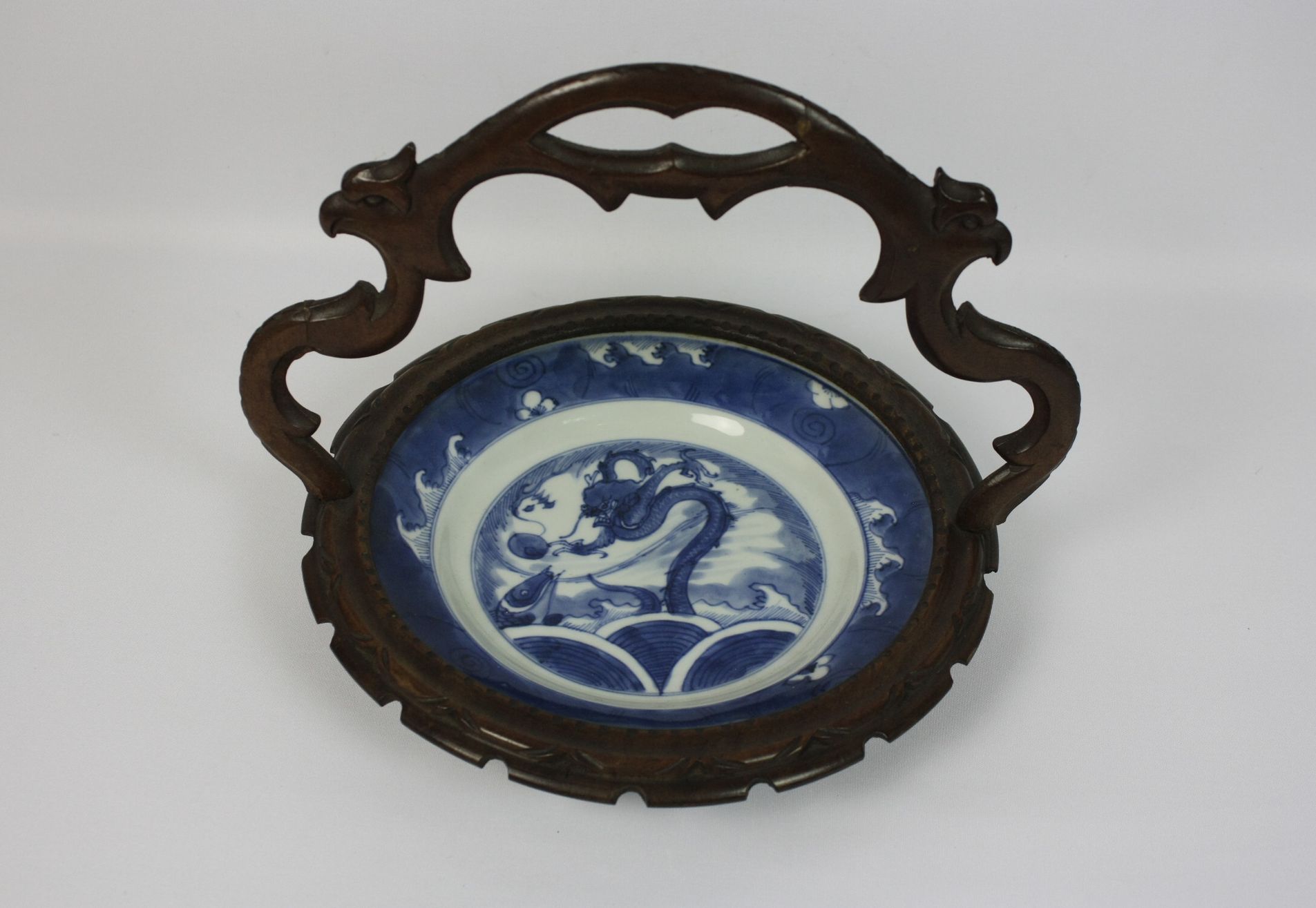 032 A Chinese blue and white porcelain dish