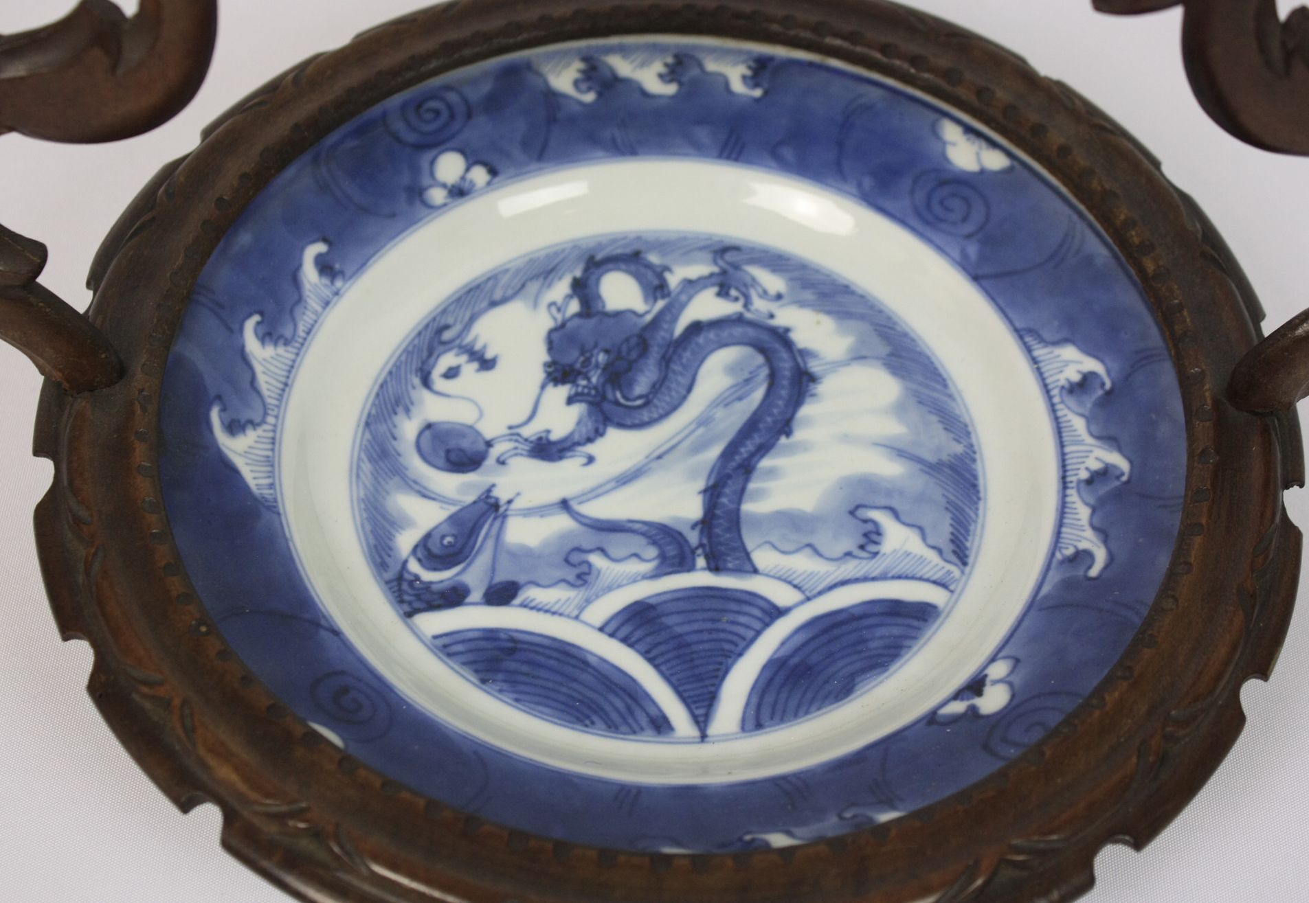 032 A Chinese blue and white porcelain dish