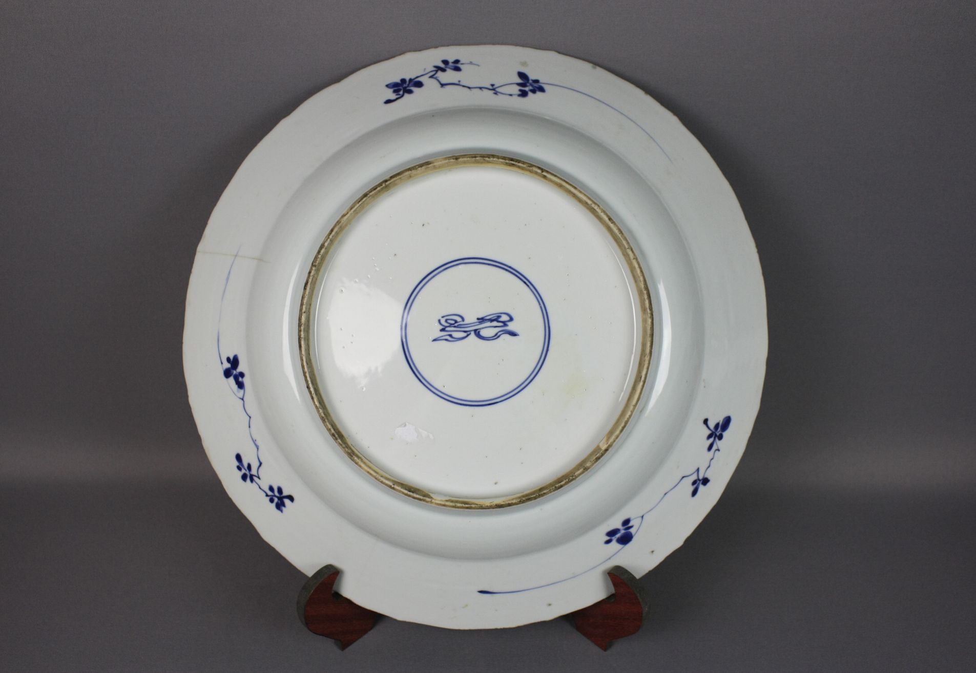 031 Groot Chinees blauw-wit porseleinen bord met bloemendecoratie