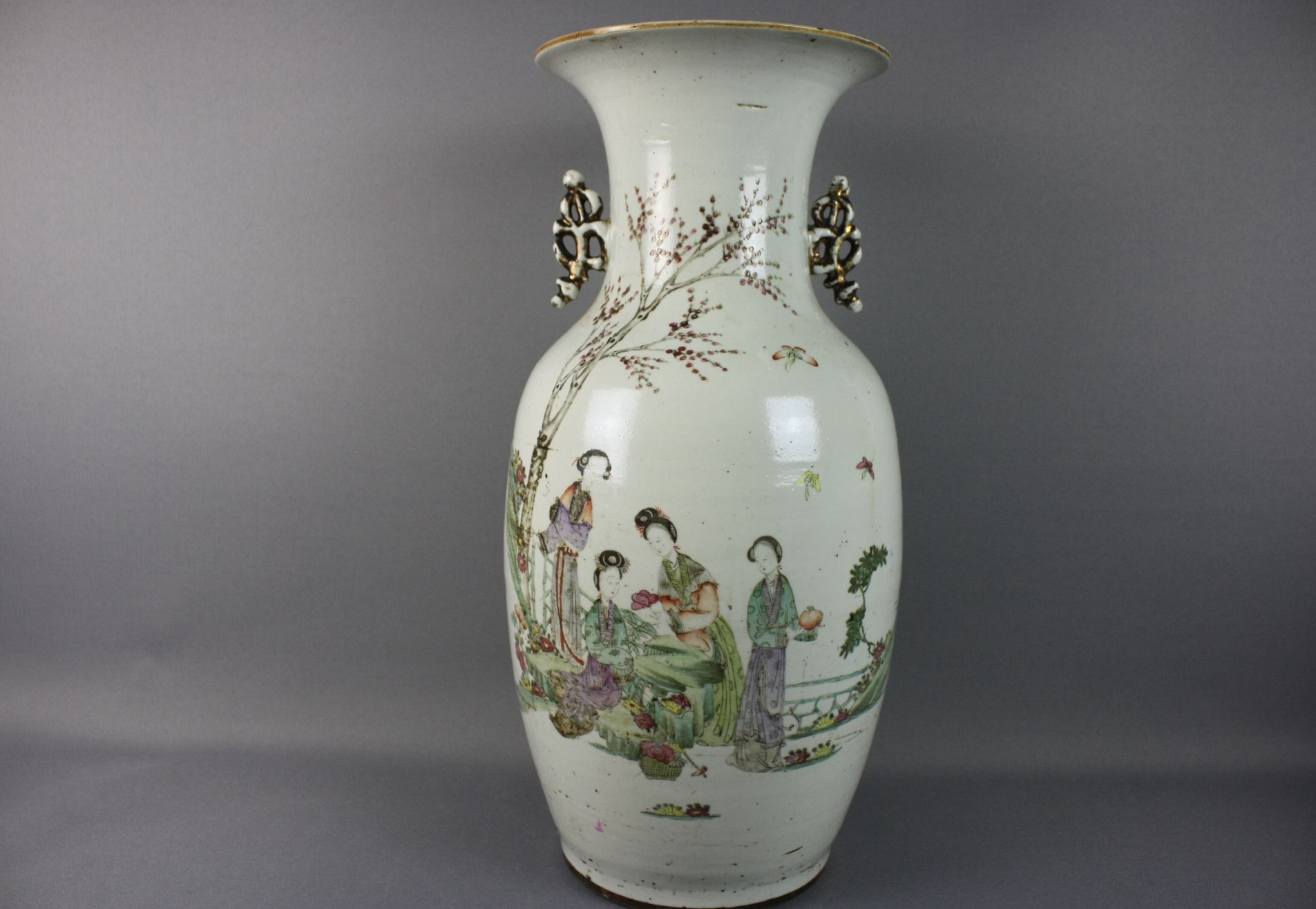 029 A Chinese famille rose porcelain vase