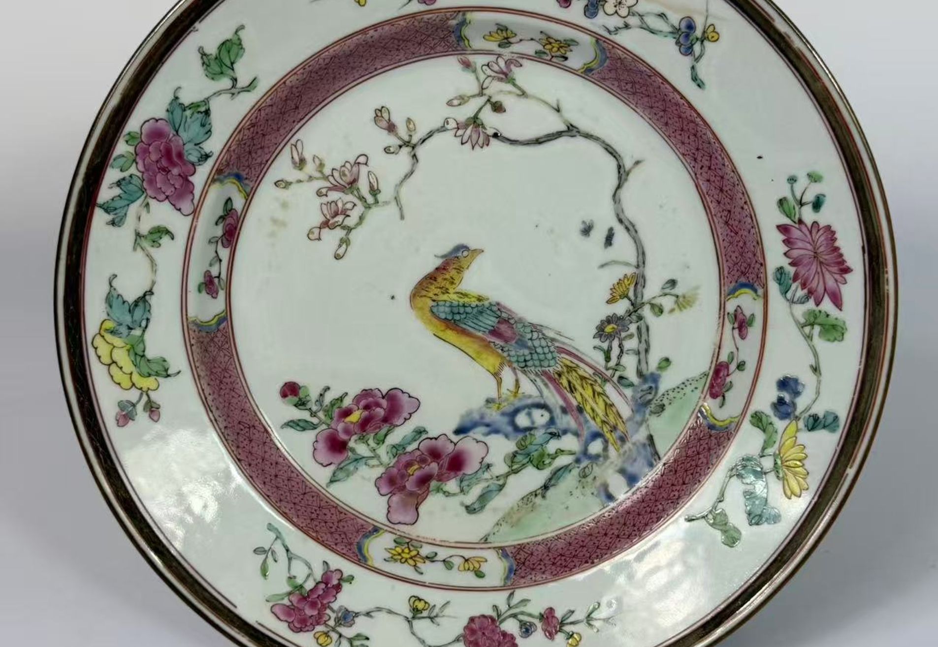 025 Yongzheng-periode famille rose schotel met bloem- en vogeldecor, Qing-dynastie