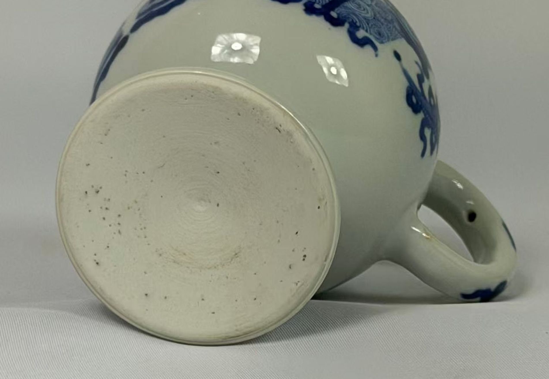002 Kangxi-periode blauw-witte ‘Bogu’ (antieke schatten) melkkan, Qing-dynastie