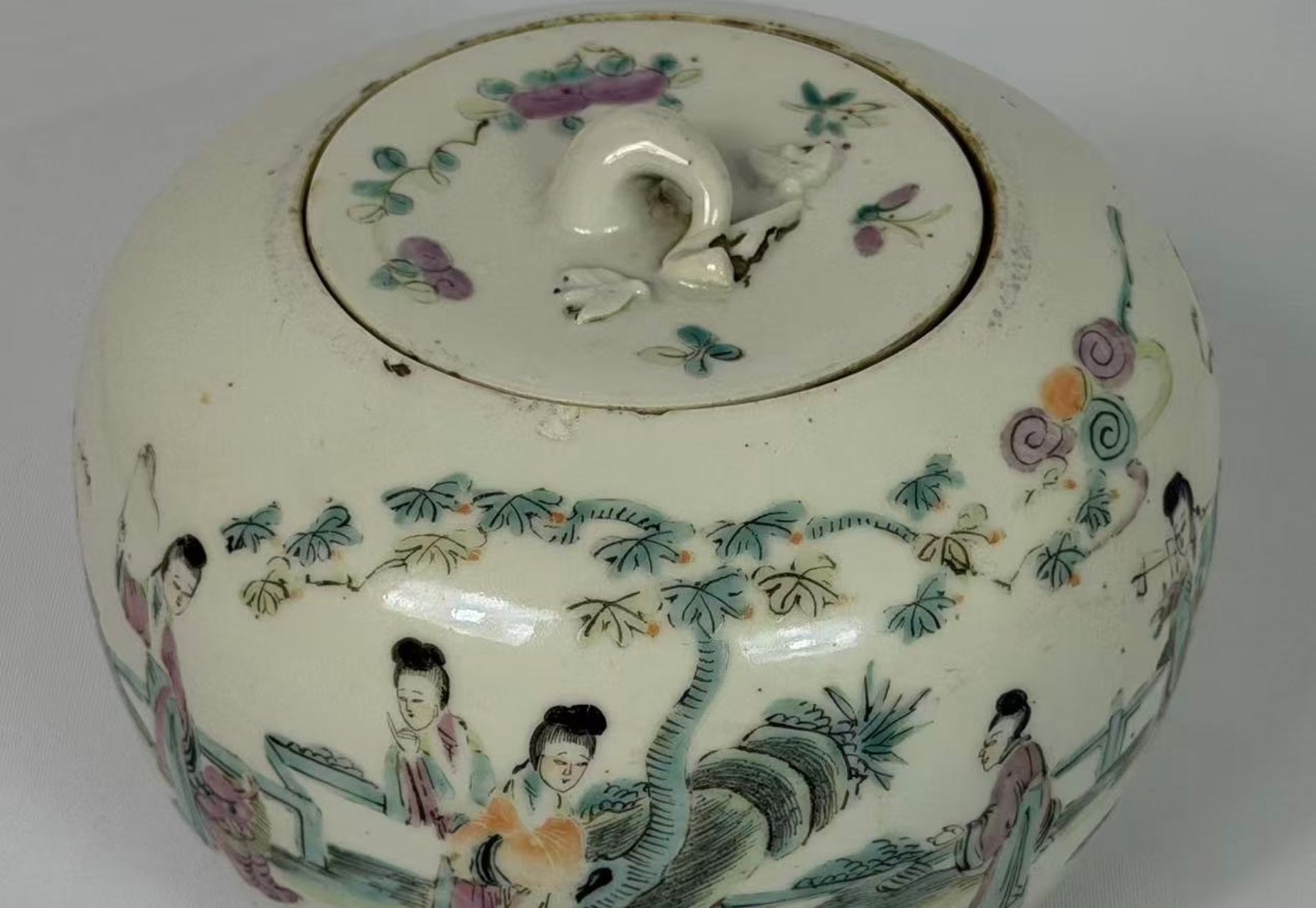 013 Late Qing Dynasty Famille Rose Go Game Jar with Figural Story Decoration