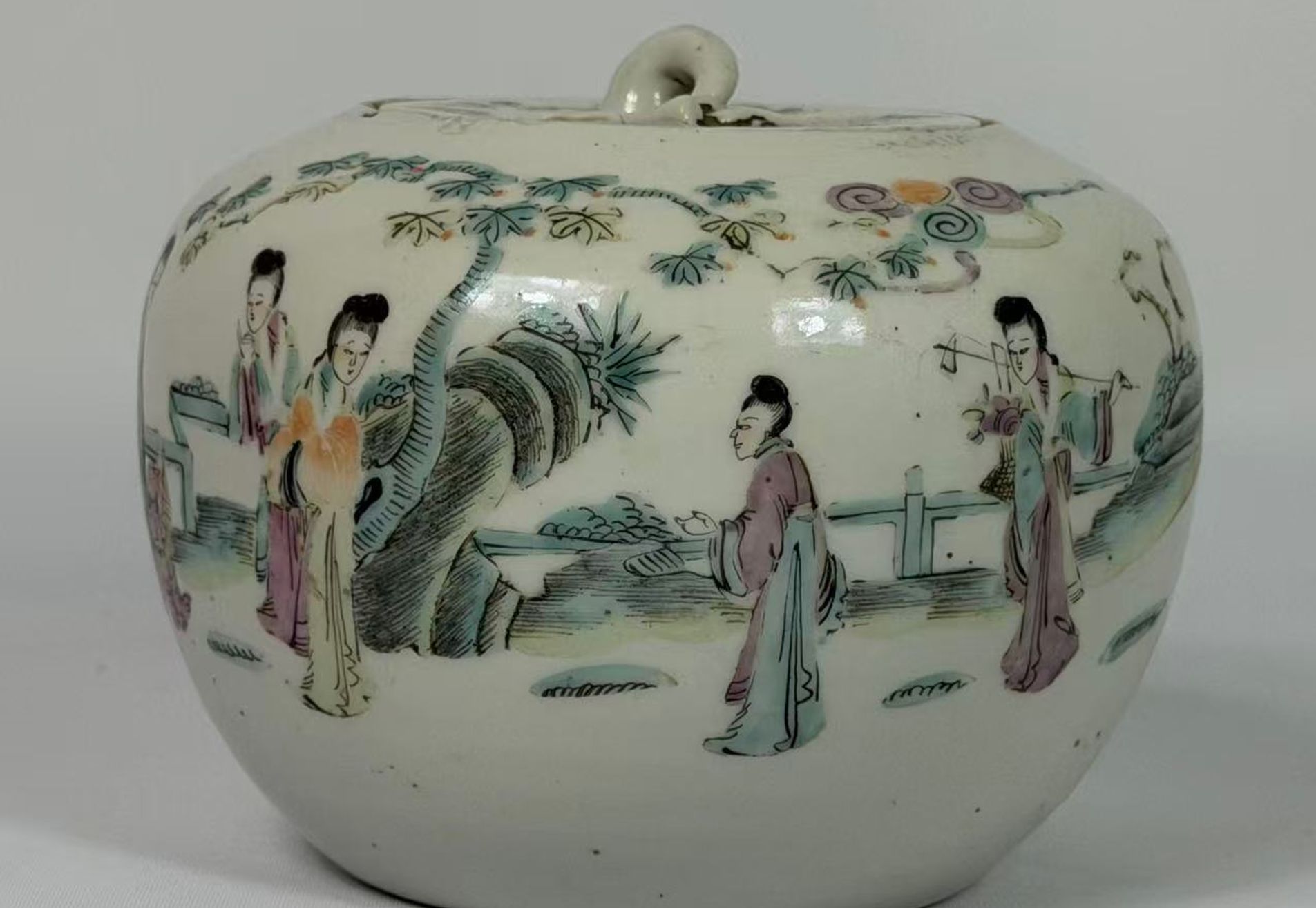 013 Late Qing Dynasty Famille Rose Go Game Jar with Figural Story Decoration