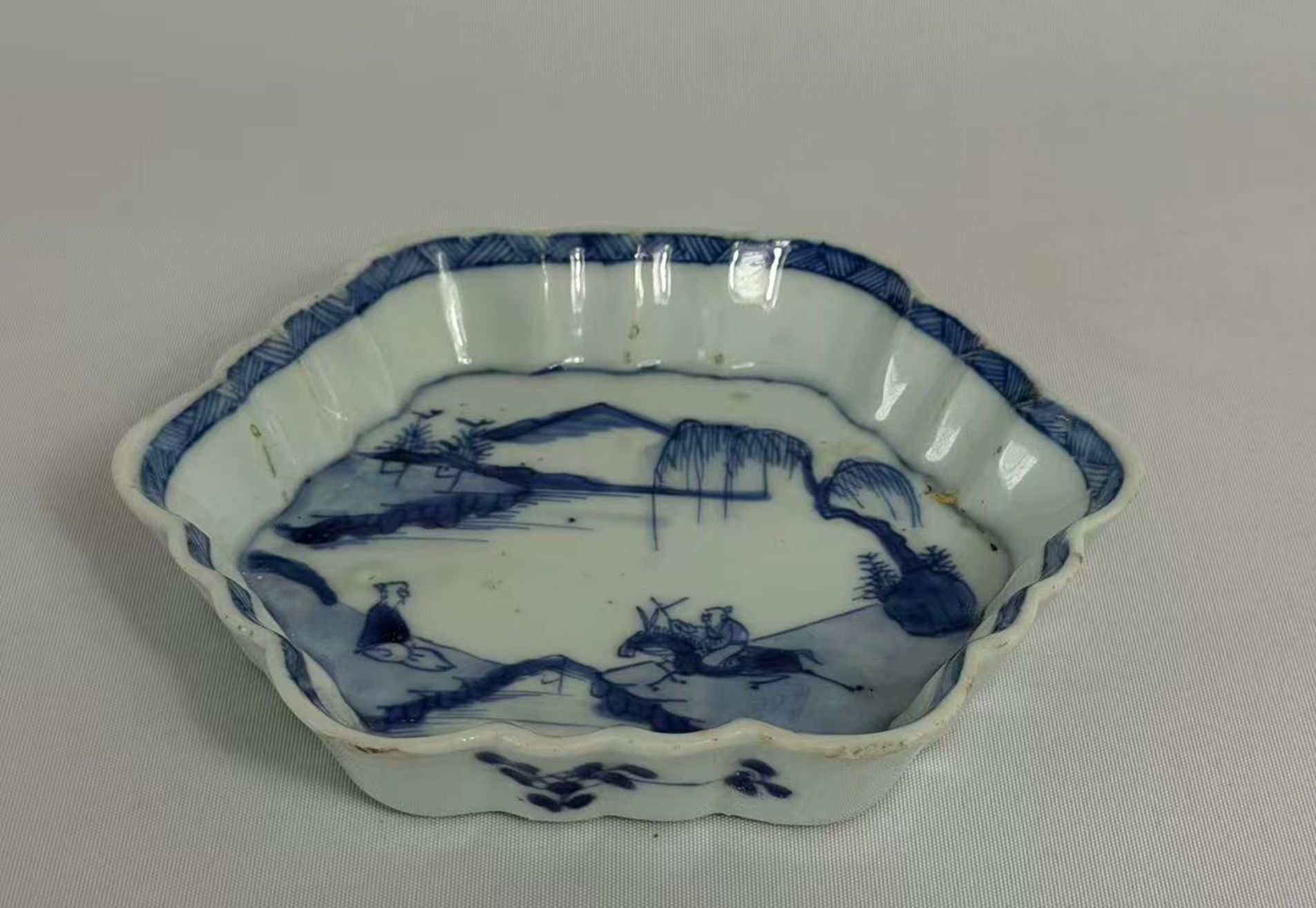 011 A blue-and-white hexagonal brush washer with figural decoration from the Kangxi period.