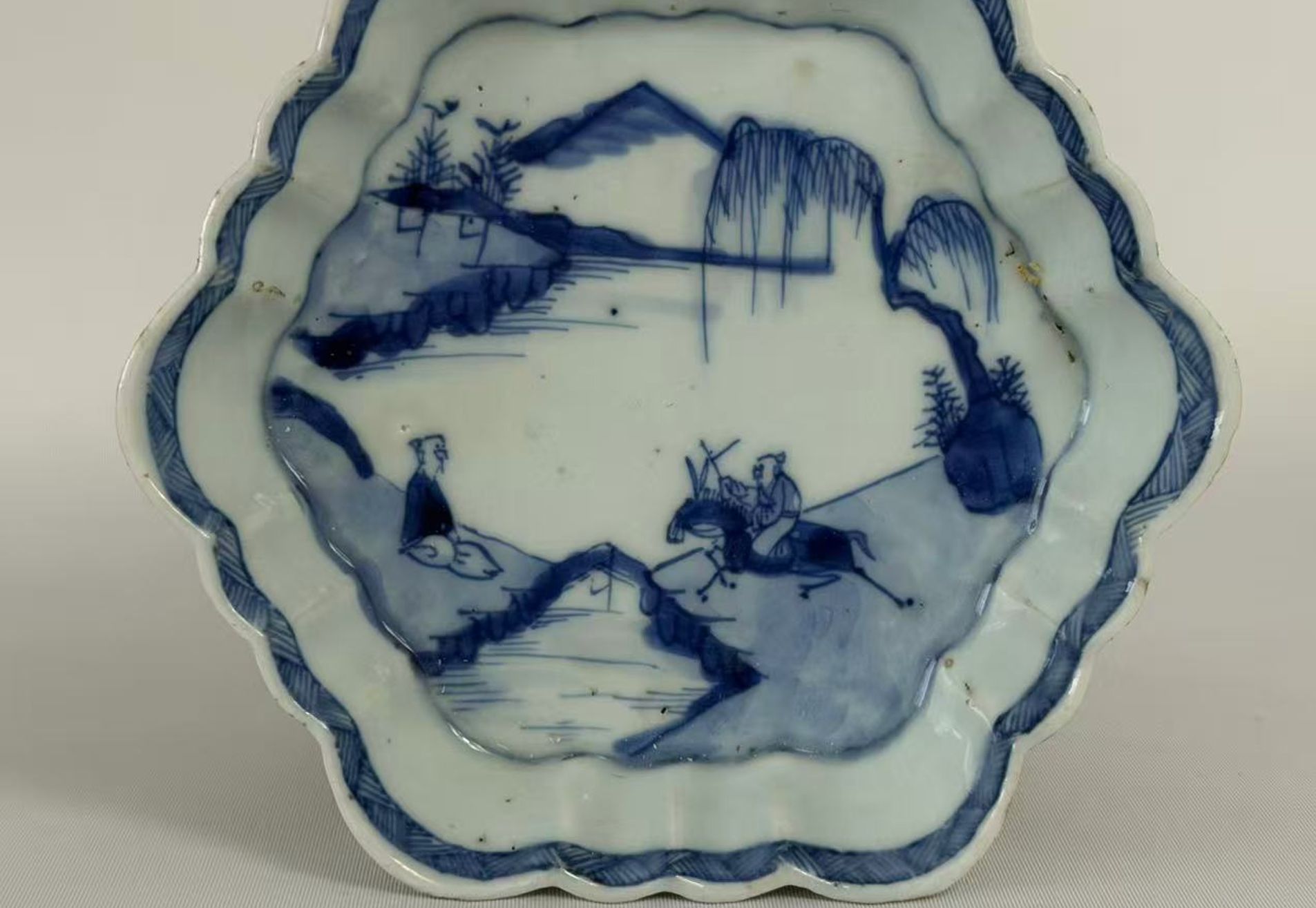 011 A blue-and-white hexagonal brush washer with figural decoration from the Kangxi period.
