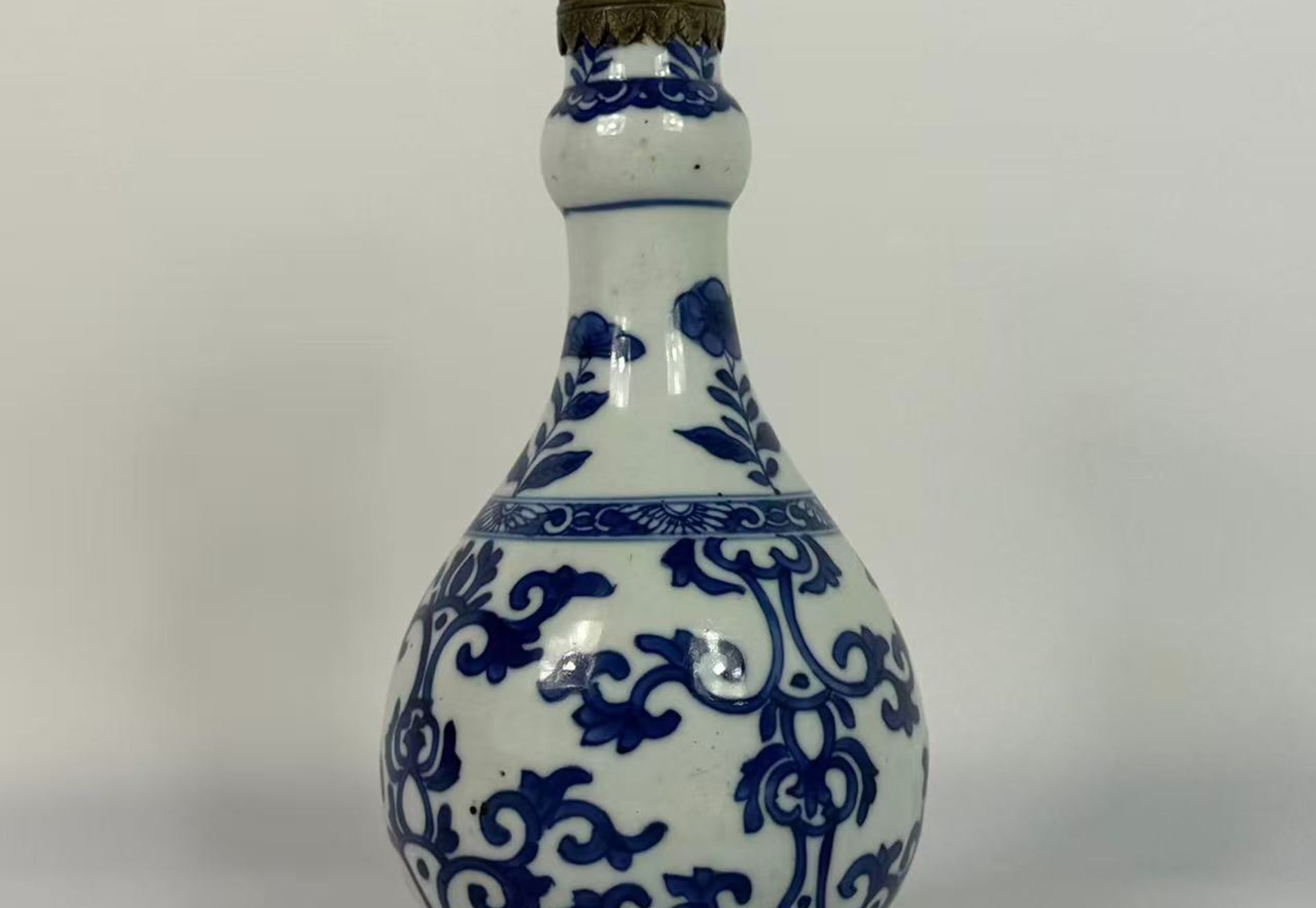 003 A Fine Blue and White ‘Garlic-Head’ Vase, Kangxi Period (1662–1722)