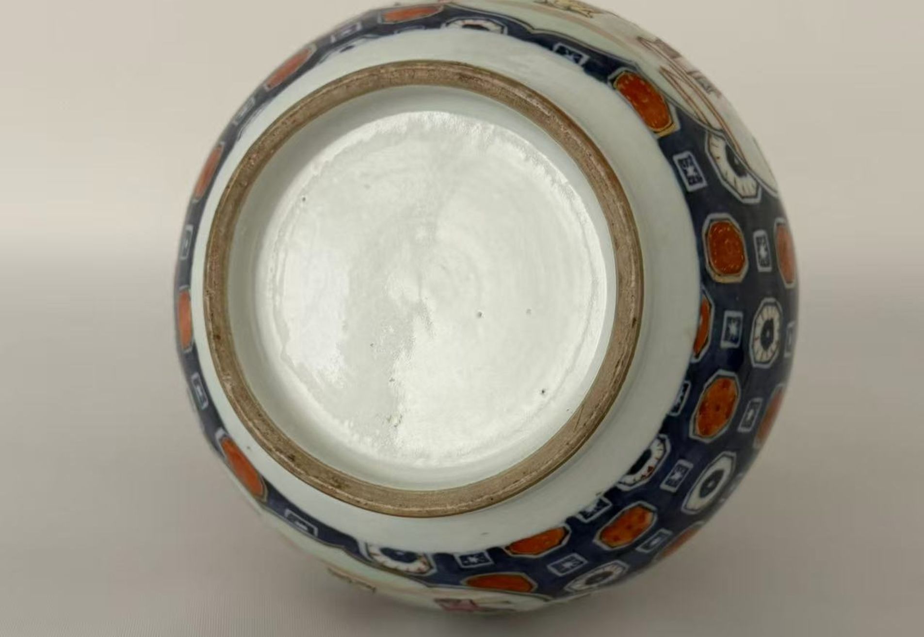 006 A Qianlong period blue-and-white and famille rose vase with iron-red and gilt decoration, featuring figural garden scenes and floral-and-bird motifs, in the form of a garlic-head bottle vase