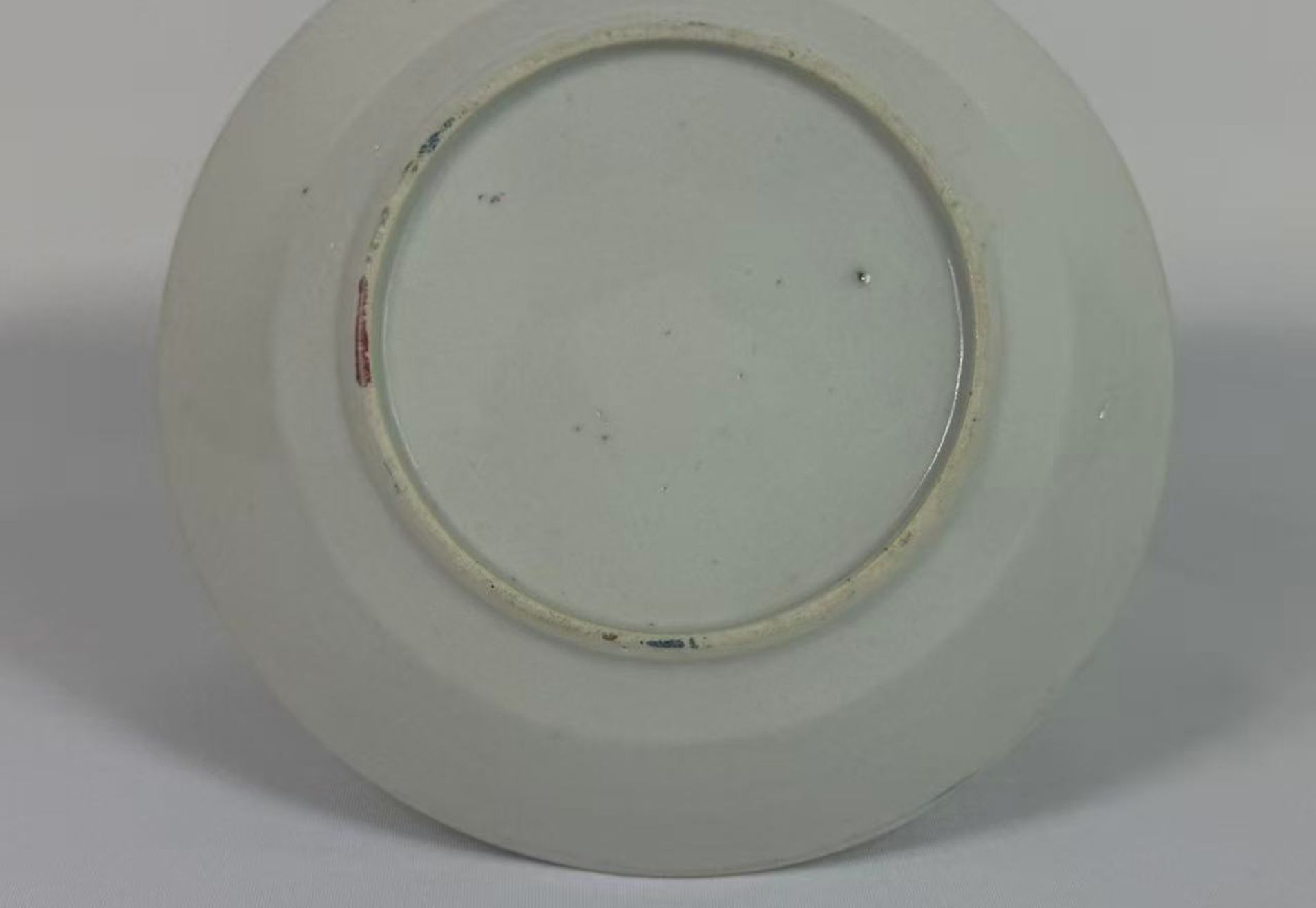 012 A late Qing dynasty famille rose decorative plate with Wu Shuang Pu motifs.